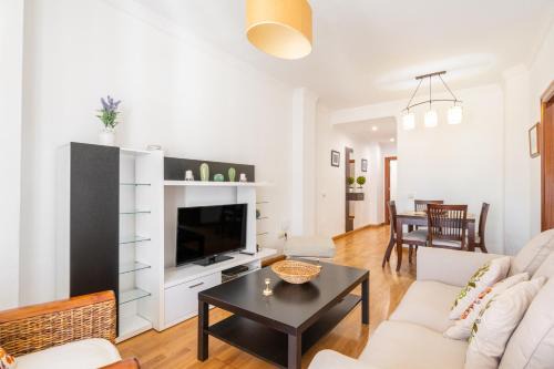 Capuchinos Wohnung | Apartamento Capuchinos Centro by Renthas