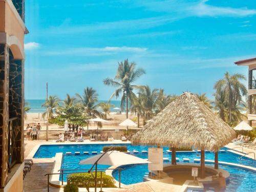 Barrio Los Villalobos Wohnung | Apartamento de Lujo en Playa Jacó, Frente al Mar, Wifi, AC, Parqueo Privado y Piscinas