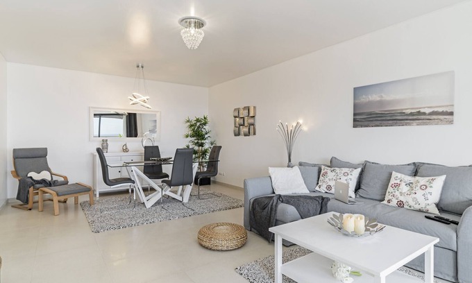 Canico Wohnung | Caniço VI, geräumige Wohnung mit Pool und Meerblick