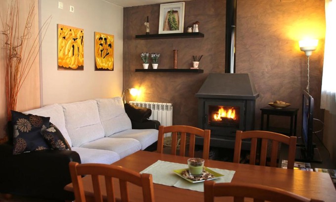 Ribes De Freser Wohnung | Apartamento Gis, con chimenea!