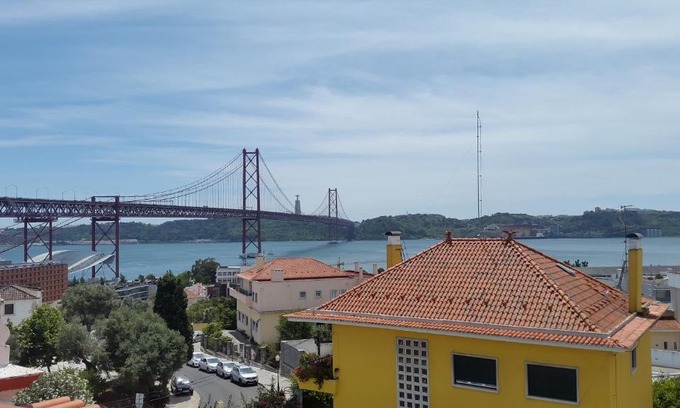 Santo Amaro Wohnung | Apartamentos Tejo à Vista
