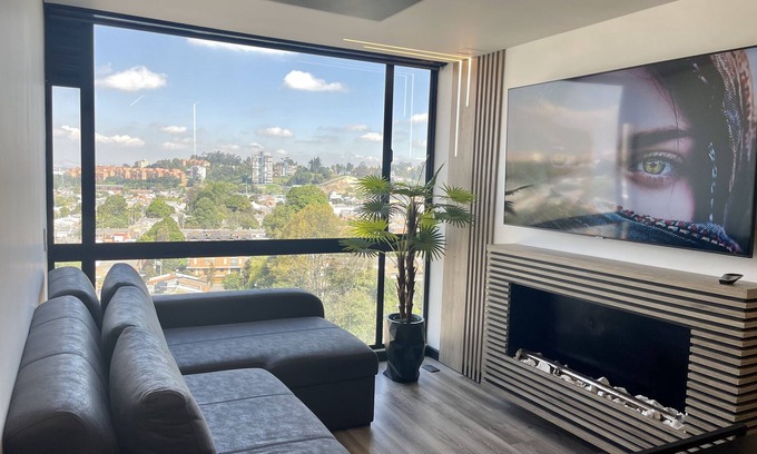 Suba Wohnung | Apartasuite de Lujo Inteligente con Chimenea