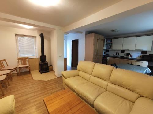 Hulin Wohnung | Apartmán Hulín, Chrášťany - bílý