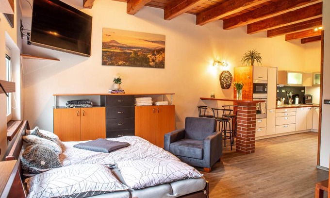 Ceska Lipa Wohnung | Apartmán na okraji města s vlastním parkováním