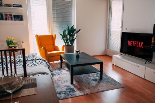 Prosek Wohnung | Apartmán u METRA, 4 hosté, parking free, blízko O2 arena