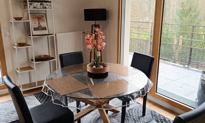 Saint-Remy-les-Chevreuse Wohnung | Ferienwohnung 'Chez Sibylle Chevreuse Saclay' mit Balkon, Wi-Fi und Klimaanlage