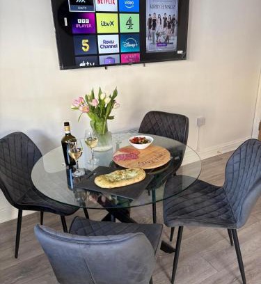 Ebbw Vale Wohnung | Apartment 1 The Baileys Cwm 2 Bedroom Sleeps 4