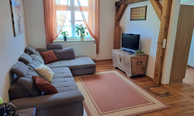 Schonberg Wohnung | Ferienwohnung '2' mit gemeinsamer Terrasse und WLAN