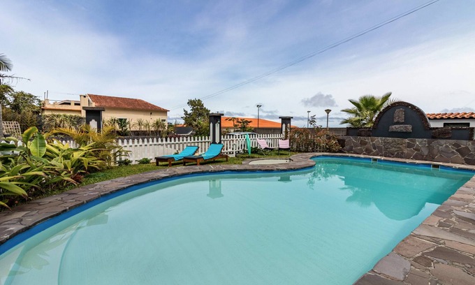 Ponta Delgada Wohnung | Ferienwohnung 'Cork House - Fernandes Cottage' mit Meerblick, WLAN und Klimaanlage