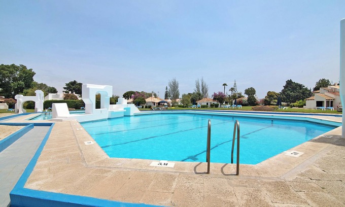 Santa Luzia Wohnung | Ferienwohnung 'Cosy Beach Loft Pedras Del Rei' mit Gemeinschaftspool, WLAN und Klimaanlage