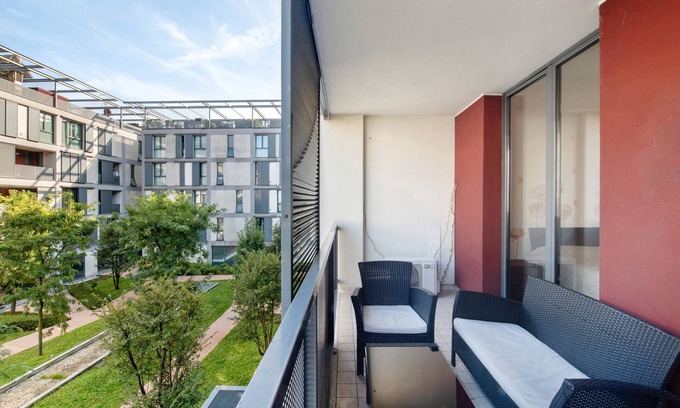 Albate Wohnung | Apartment 'Easy Como Stay Con Parcheggio' with Shared Terrace, Wi-Fi and Air Conditioning