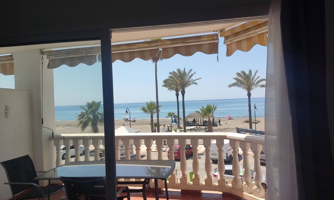 Rio Velez Wohnung | Apartment facing the sea, on the beach, beautiful views