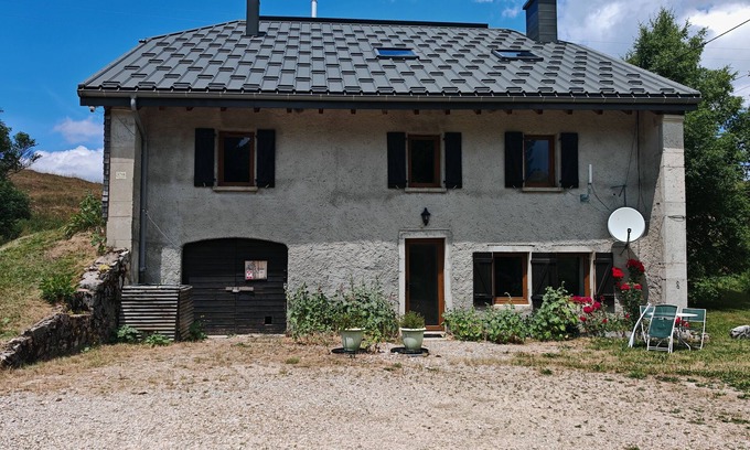 Septmoncel les Molunes Wohnung | Apartment in alpine farmhouse, close to ski slopes and hiking trails