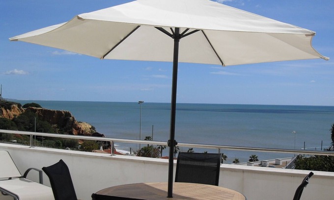Olhos D'Agua Wohnung | Water-Eye Apartment mit herrlichem Pool- und Strandblick