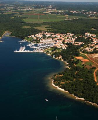 Brulo Wohnung | Apartment in Porec with Balcony, Air conditioning, Wi-Fi (3794-5)