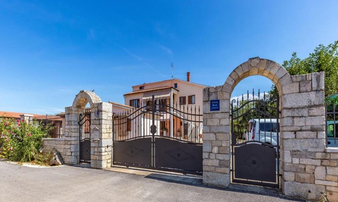 Vrvari Wohnung | Apartment in Vrvari with One-Bedroom 3