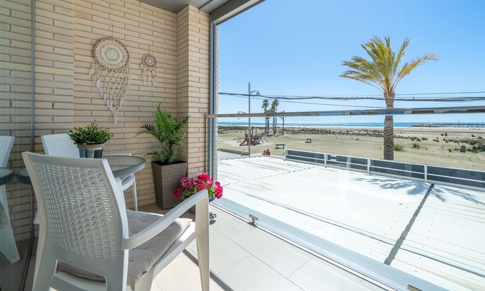 Comarruga Wohnung | Apartment 'La Calma' with Sea View, Wi-Fi and Air Conditioning