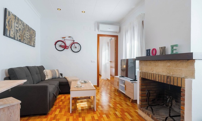 Carmona Wohnung | Ferienwohnung 'Lolita' mit Gemeinschaftsgarten, Wi-Fi und Klimaanlage