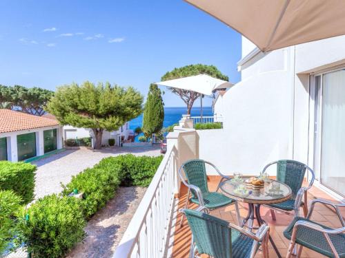 Llanca Wohnung | Apartment Palmiers I-4 by Interhome