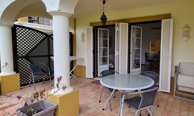 Estombar Wohnung | Ferienwohnung 'Pestana Golf Resort - T2 71d' mit Bergblick, Gemeinschaftspool und WLAN