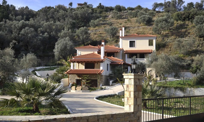 Kerveli Wohnung | Appartement 'Posidon' in Kerveli exklusive Villa, Pool, Folklore Museum & Dive Center