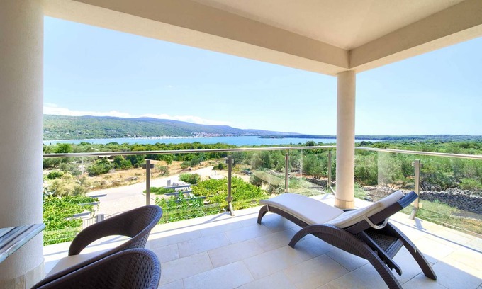 Kornic Wohnung | Apartment ROYAL 1 mit Pool und Whirlpool