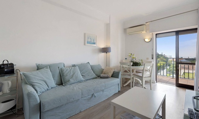Estoril Wohnung | Ferienwohnung 'Meerblick Estoril' mit Meerblick, WLAN und Klimaanlage