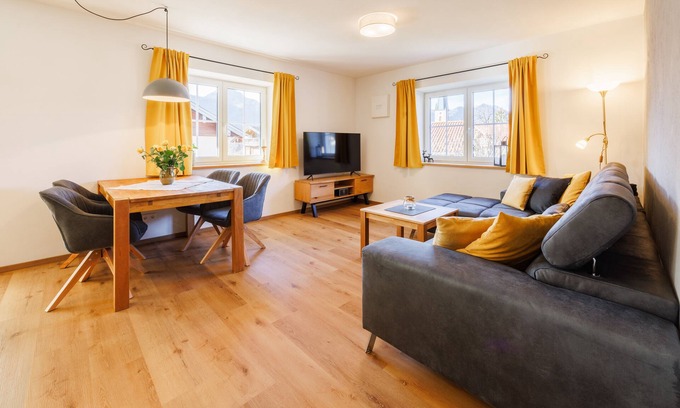 Sankt Valentin Wohnung | Ferienwohnung Sonnenplatzl 89qm, Balkon, 2 Schlafzimmer, Wohnzimmer, Küchenzeile