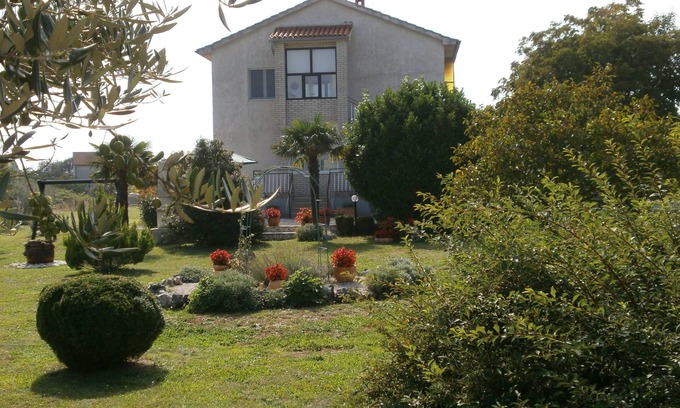 Rakalj Wohnung | Ferienwohnung umgeben von mediterraner Vegetation