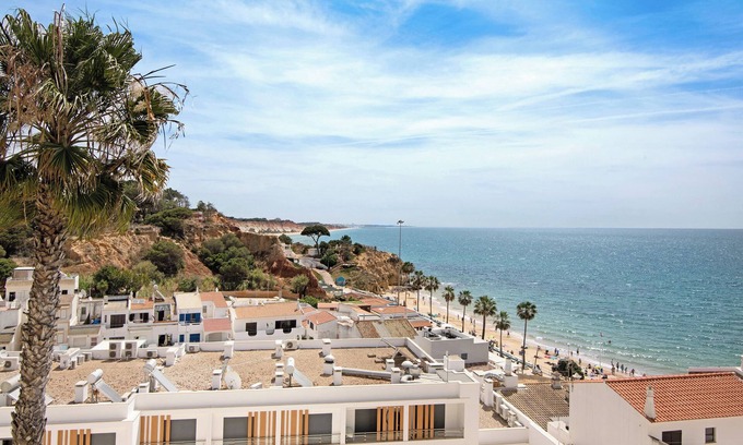 Olhos D'Agua Wohnung | Ferienwohnung 'T3 Duplex Albufeira' nahe dem Strand mit Meerblick, privater Terrasse und WLAN