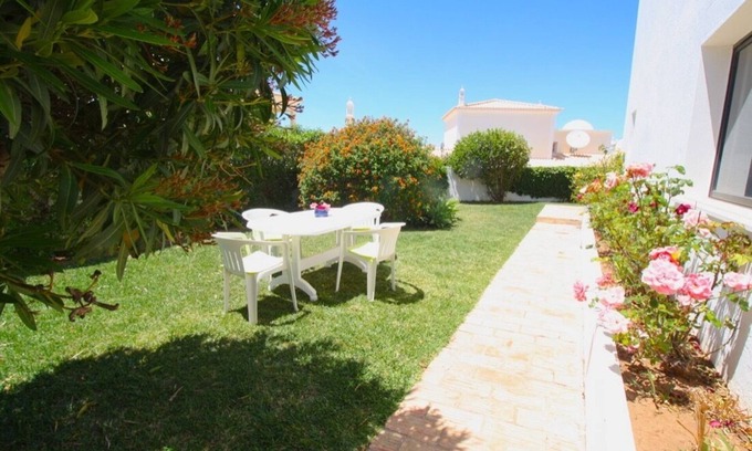 Mato Serrao Wohnung | Apartment with communal pool walking distance to amenities beach, town center