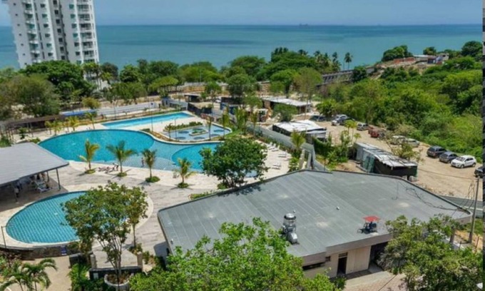 Papare Wohnung | Apartment with pool, view and access to the sea Santa Marta, close to the airport.