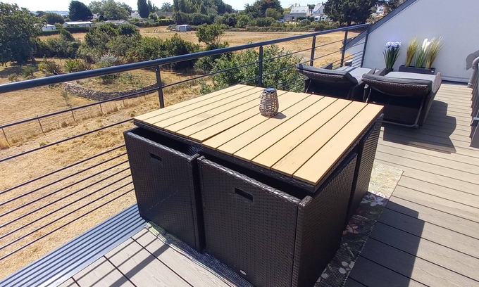 Kerroch Wohnung | Apartment with small terrace and sea view