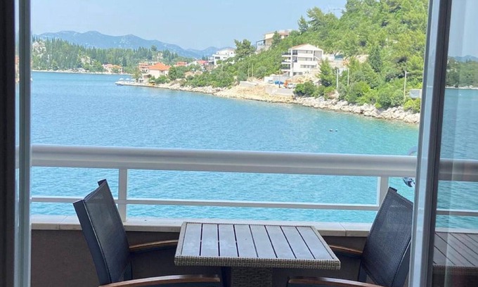 Blace Wohnung | Apartments Tiho & Jelena - Apartment mit 1 Schlafzimmer, Balkon und Meerblick (Maestral)