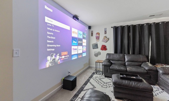 Apex Haus | Apex Luxury 4BR Near Lake - Movie Room & Sleeps 14