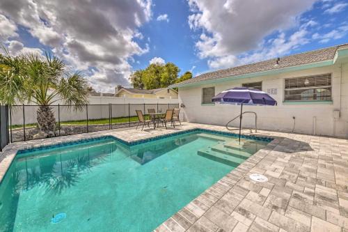Apollo Beach Haus | Apollo Beach Gem with Pool The Flamingo House