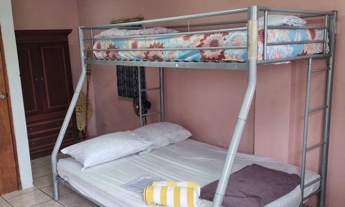 Paradijswijk Wohnung | App 3, Cozy 1-bedroom apartment in gorgeous Oranjestad with WiFi, AC