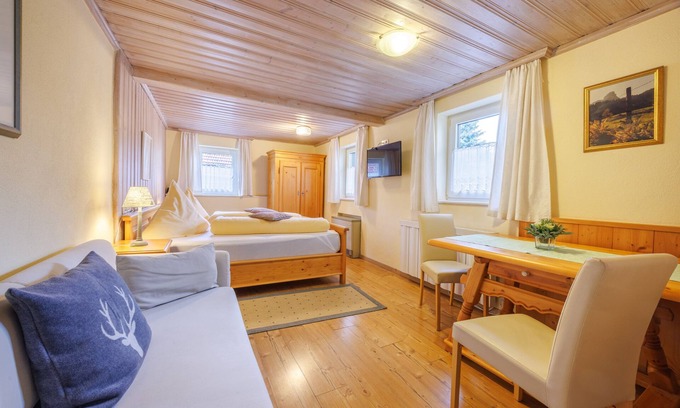 Ruhpolding Wohnung | Appartement Reifelberg 36qm, Küche, Kachelofen, 1 Wohnschlafzimmer, WLAN, 2 Pers