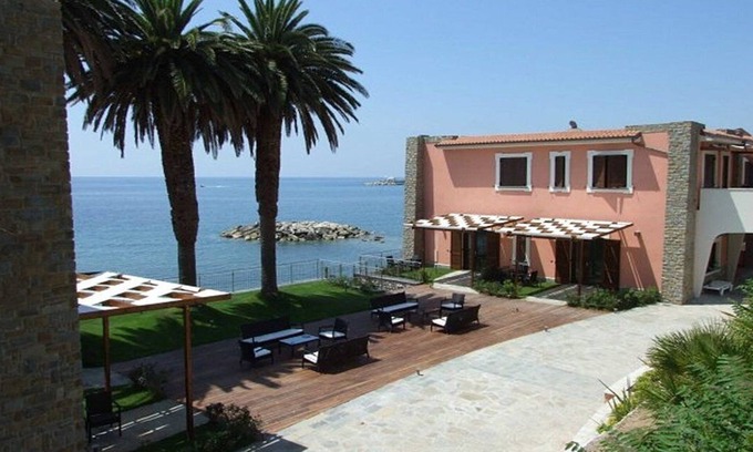 Acciaroli Haus | Appartamento Torre Caleo L: A charming apartment located right on the beach, with Free WI-FI.