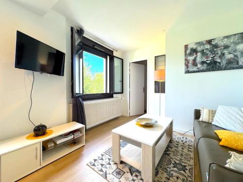 Cran-Gevrier Wohnung | Appartement 3 chambres vue sur Annecy dans maison avec climatisation