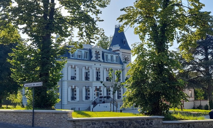 Lagny-sur-Marne Wohnung | Appartement 3 Pièces Petit Chateau au Coeur de la Ville. Exceptionnel !