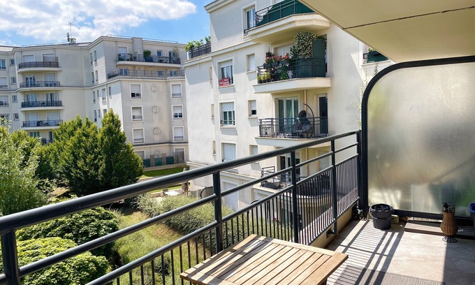 Le Bourget Wohnung | Appartement Dans Résidence de Copropriétaire Très Calme