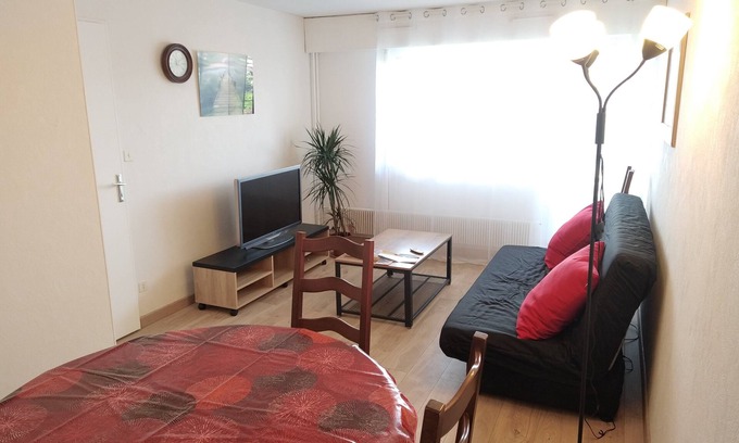 Novel Wohnung | Appartement Rénové en 2024 Dans Immeuble Résidentiel, Dominant, au 11ème Étage
