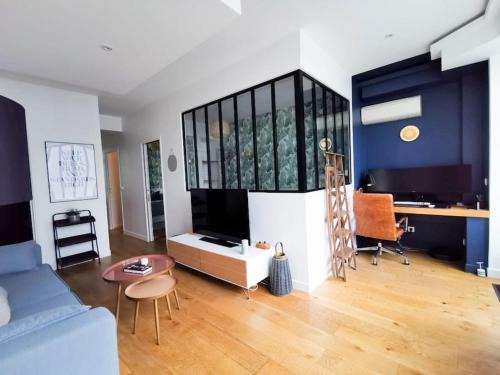 Suresnes Wohnung | Appartement rénové une chambre avec espace de travail