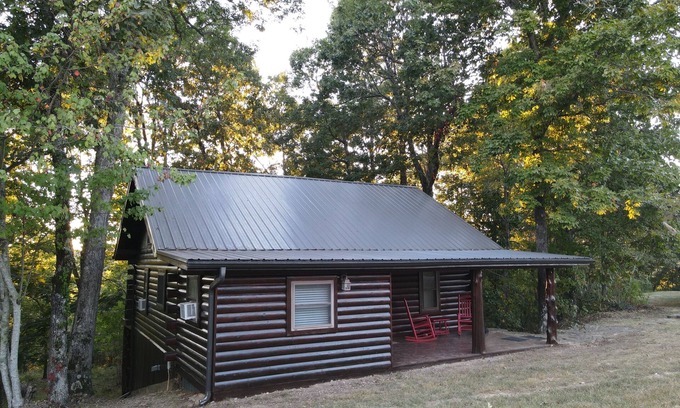 Deer Kabine | Appleseed Cabin in the Ozarks