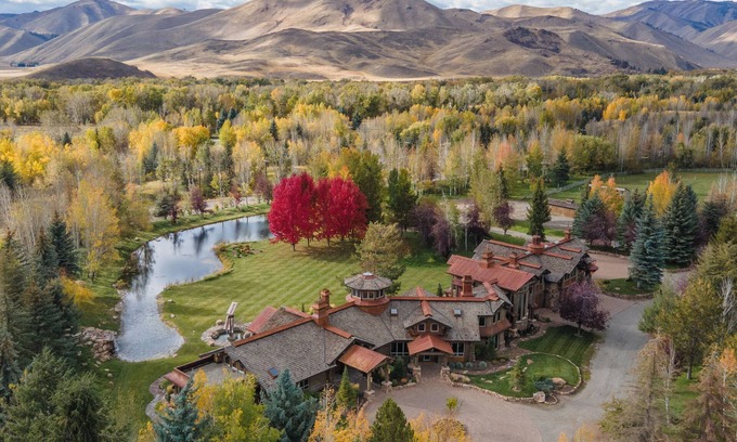 Hailey Haus | Après Lodge - The Ultimate Gathering Place for Family & Friends