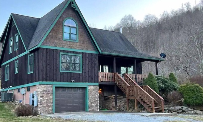 Slaty Fork Haus | Après Ski Cabin, Mtn Getaway.