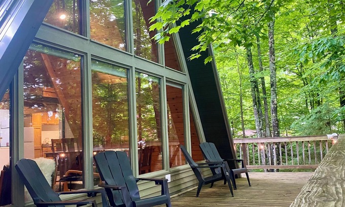 Upson Kabine | Apres’ Haus: Comfy A-Frame centrally located in Whitecap Village with fireplace