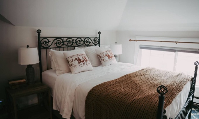 University District Wohnung | Apt. #6 · Goldsmith's River Front Inn - Rock Creek Apartment