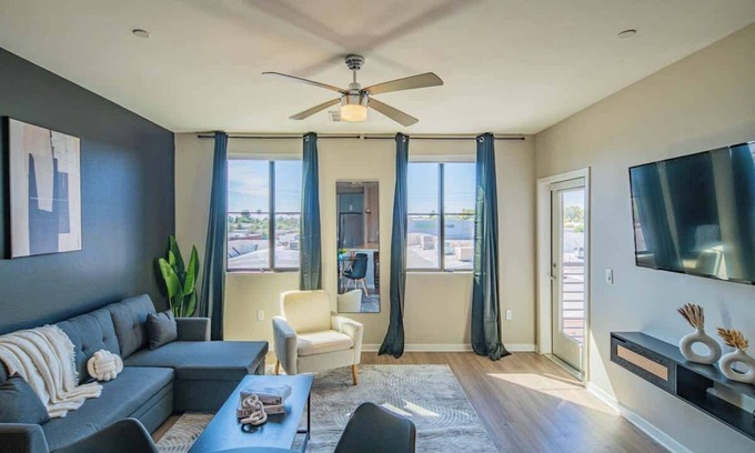 Orange Heights Wohnung | Convenient 1BR Apartment in Uptown Biltmore with Gym Pool and Parking